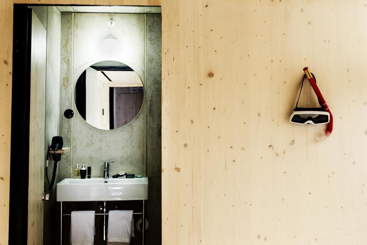 Zero Box Lodge Porto Bagian luar foto