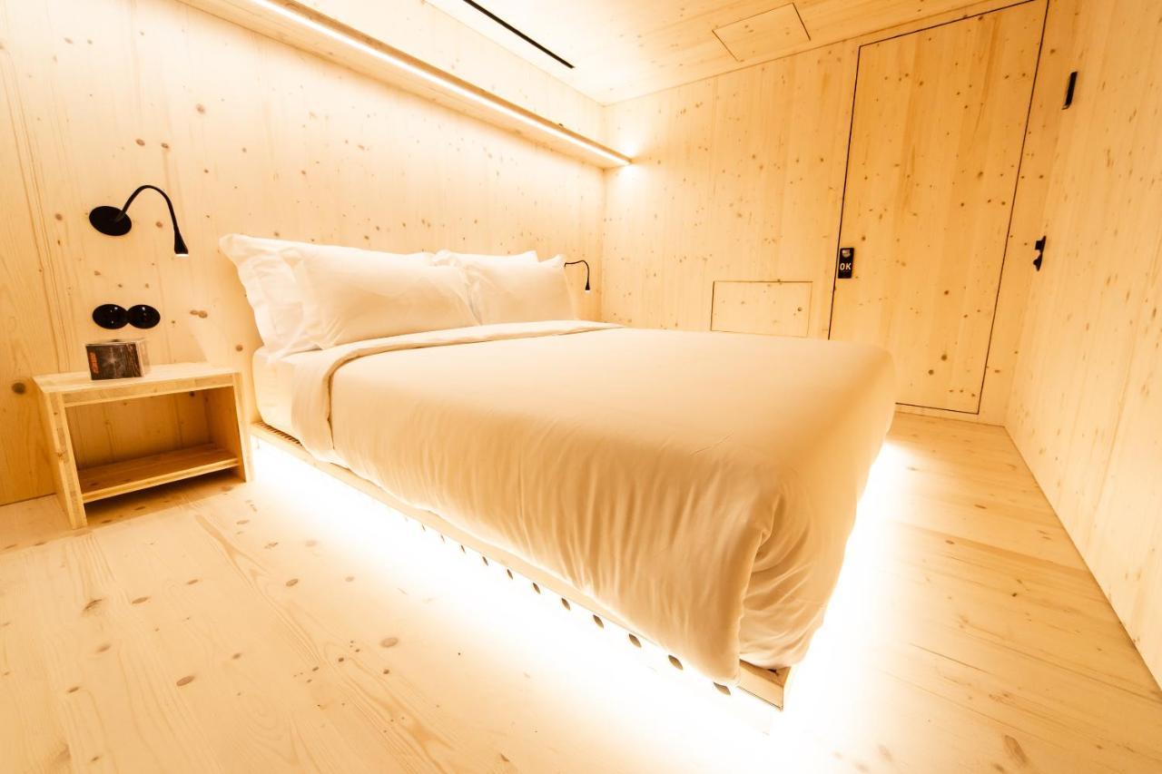 Zero Box Lodge Porto Bagian luar foto