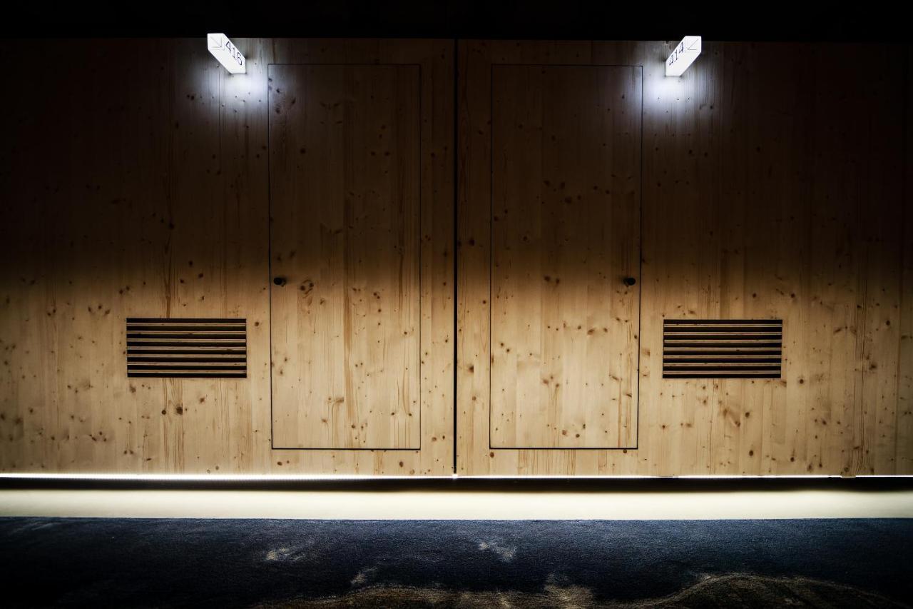 Zero Box Lodge Porto Bagian luar foto